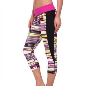 NIKE Solar Wind Hydro Fuchsia Flash Black Capri Size XL Workout Gym Yoga Pants